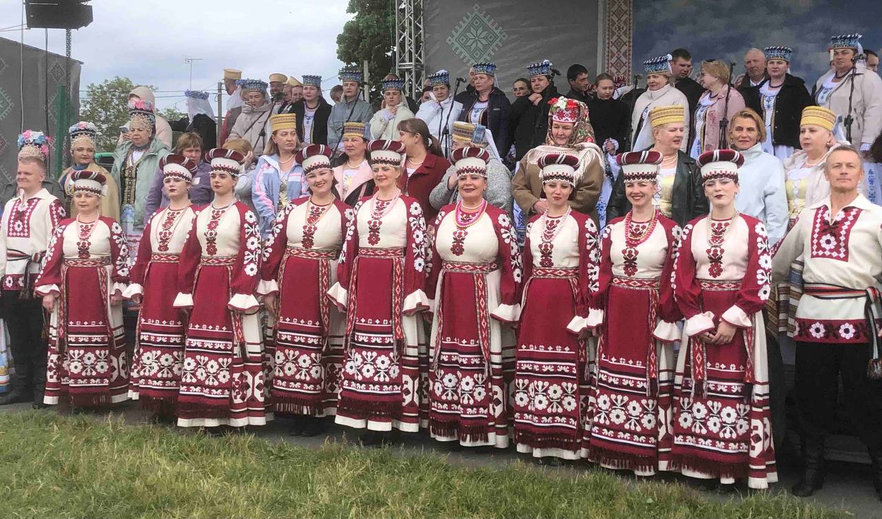 З любоўю да песні