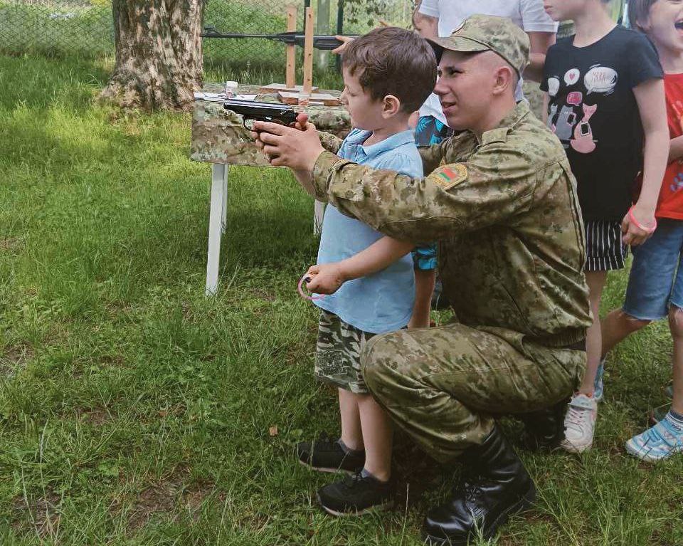В Логишине пограничники устроили незабываемый праздник для детей