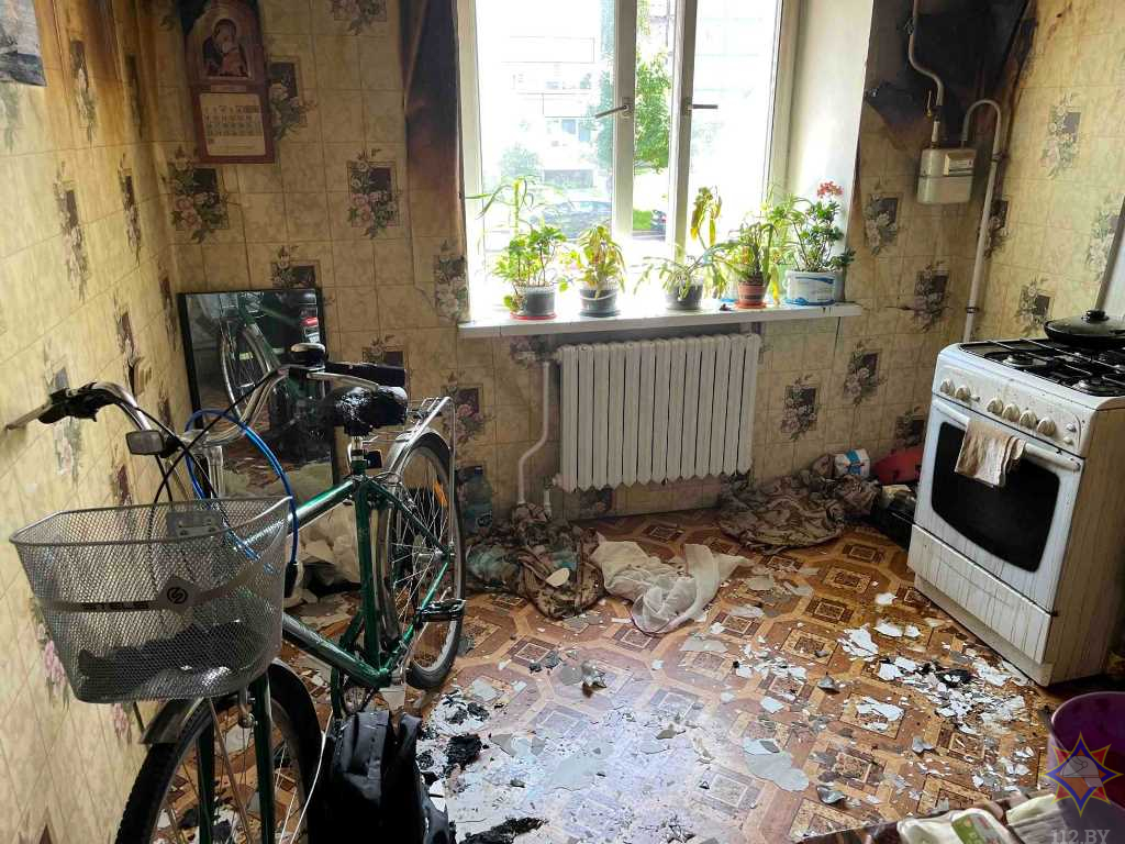 Пожар в Пинске: хозяин квартиры получил ожоги при тушении огня. 