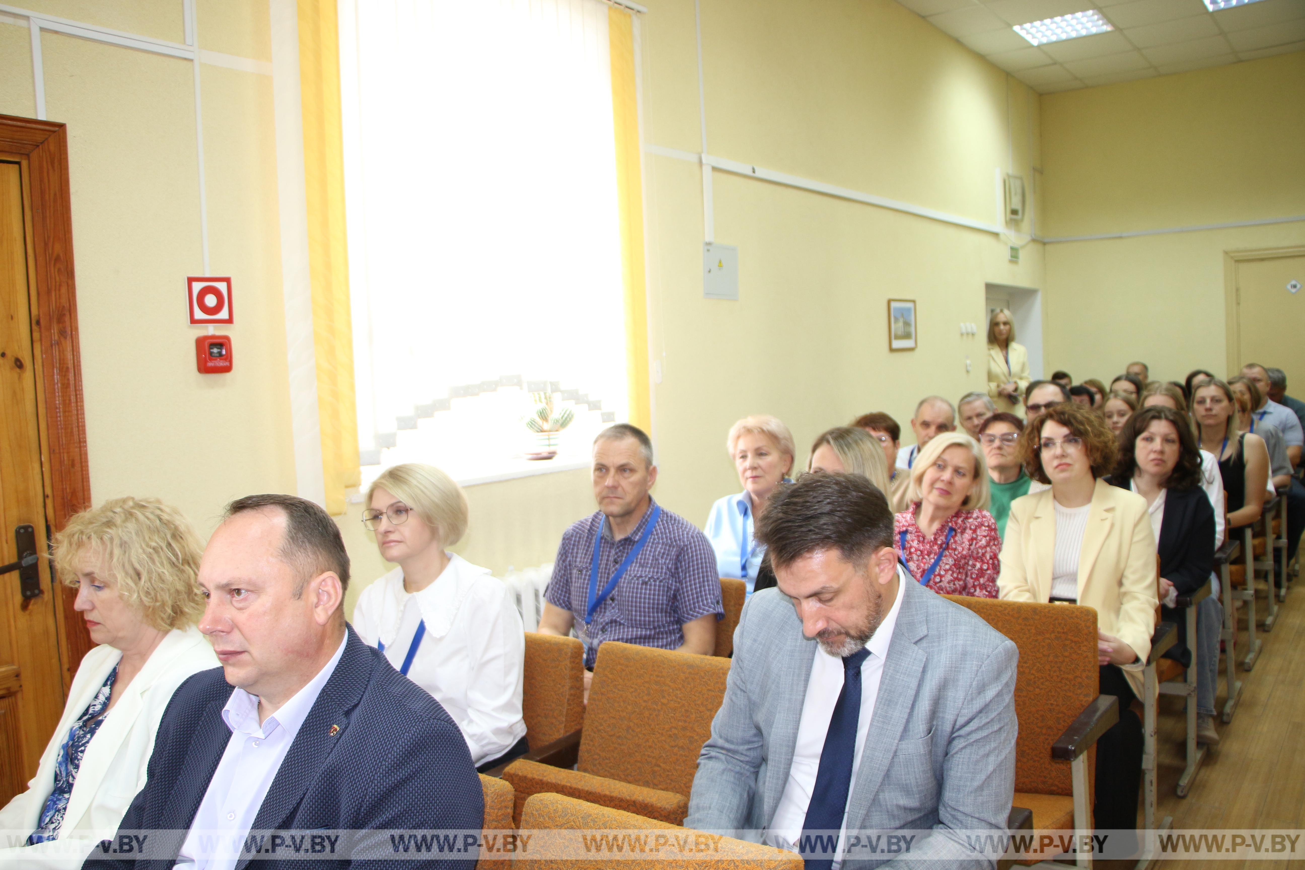 Встреча во главе с председателем горисполкома Валерием Ребковцом