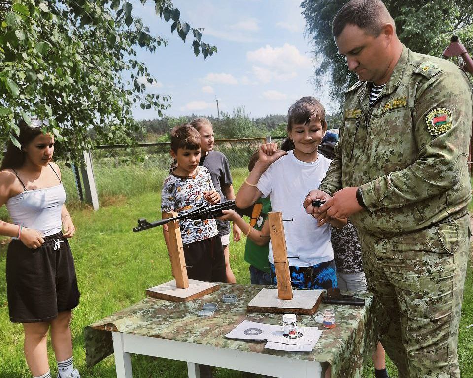 В Логишине пограничники устроили незабываемый праздник для детей