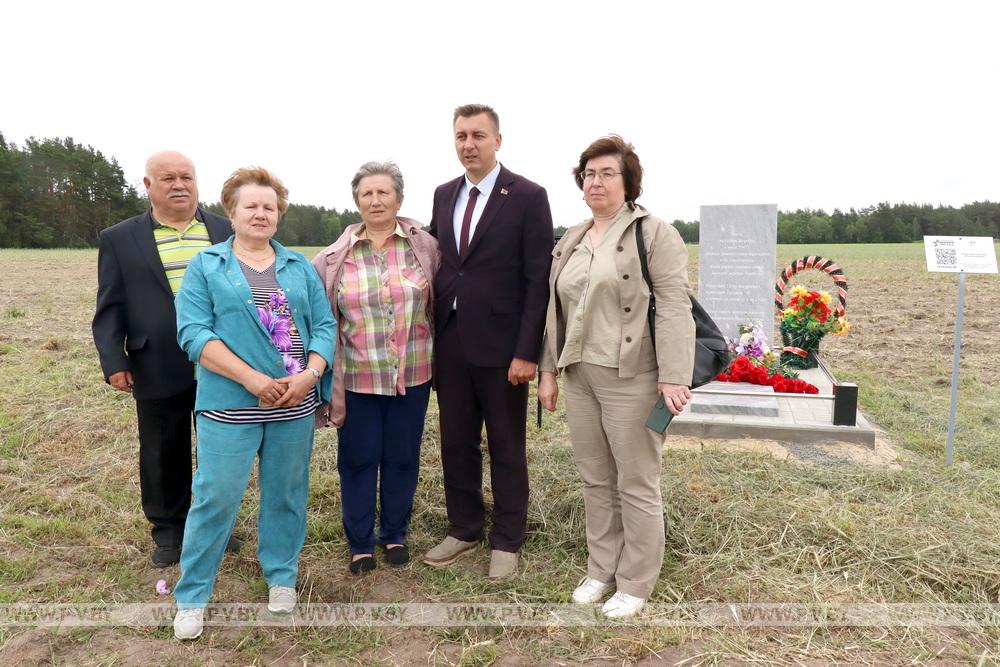 В Пинском районе установили памятник семье, которую заживо сожгли нацисты в июле 1943-го