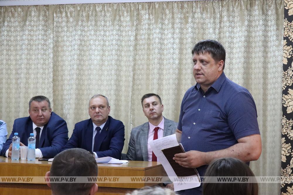 О воспитании молодёжи, ремонте дорог, «белом бусе» в Садовом говорили на встрече в Молотковичах