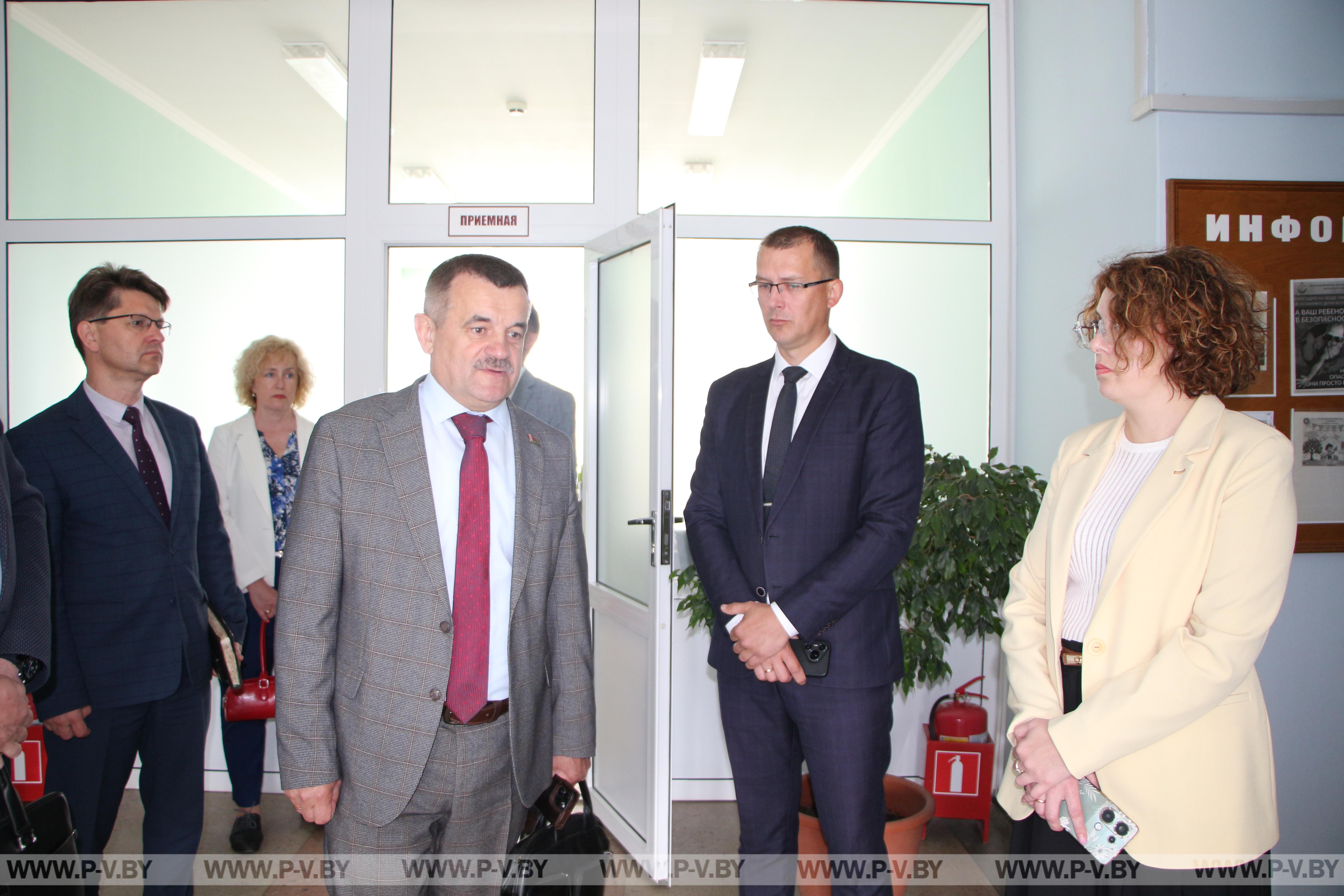 Встреча во главе с председателем горисполкома Валерием Ребковцом