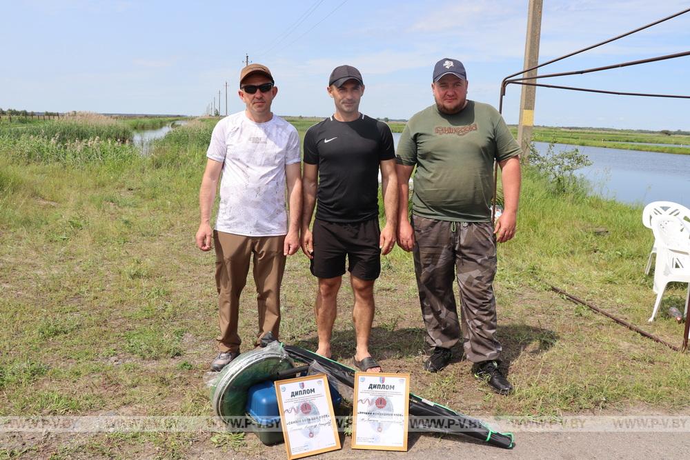 В Пинском районе соревновались рыбаки