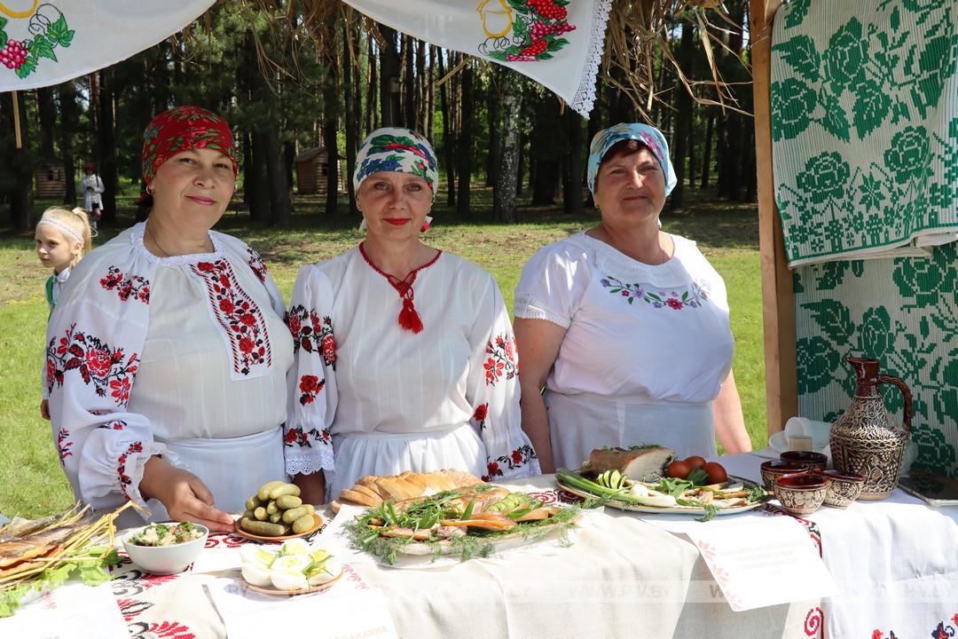 З самабытнай культурай Палескага краю пазнаёміў “Фальварак мінулага”