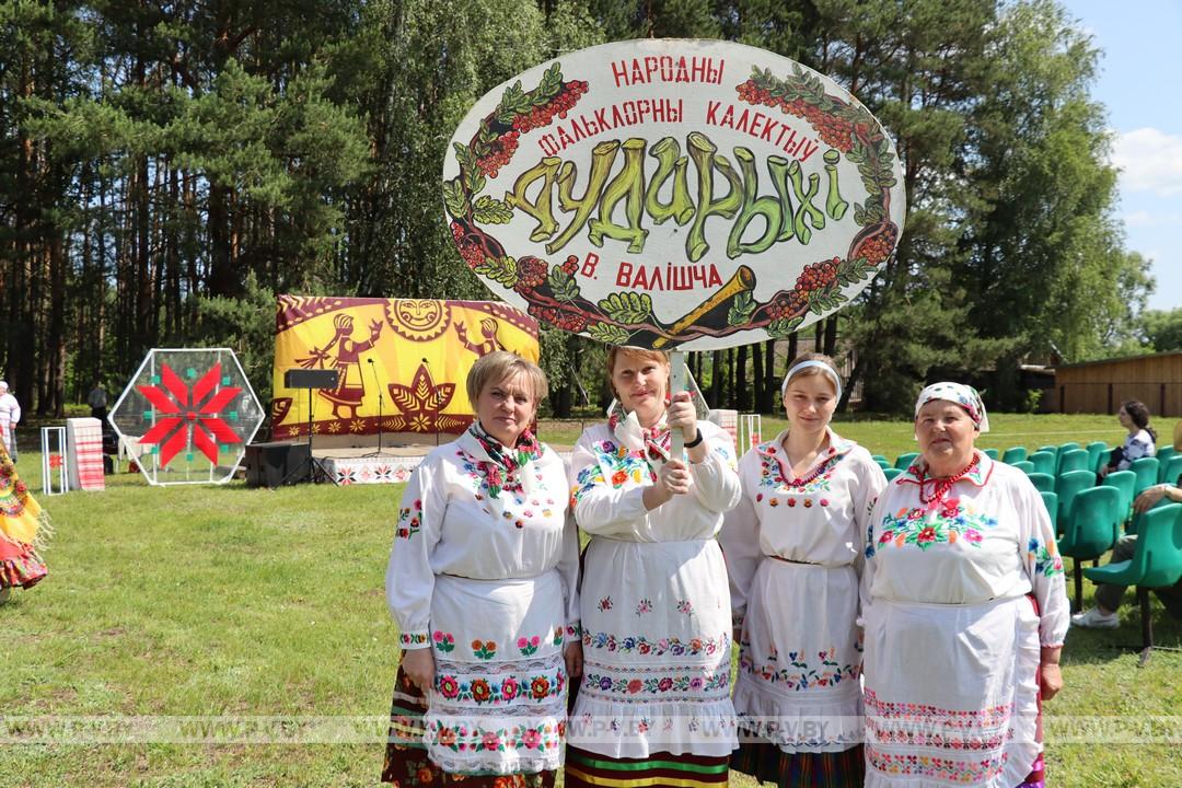 З самабытнай культурай Палескага краю пазнаёміў “Фальварак мінулага”