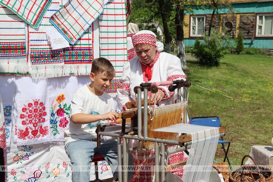 З самабытнай культурай Палескага краю пазнаёміў “Фальварак мінулага”