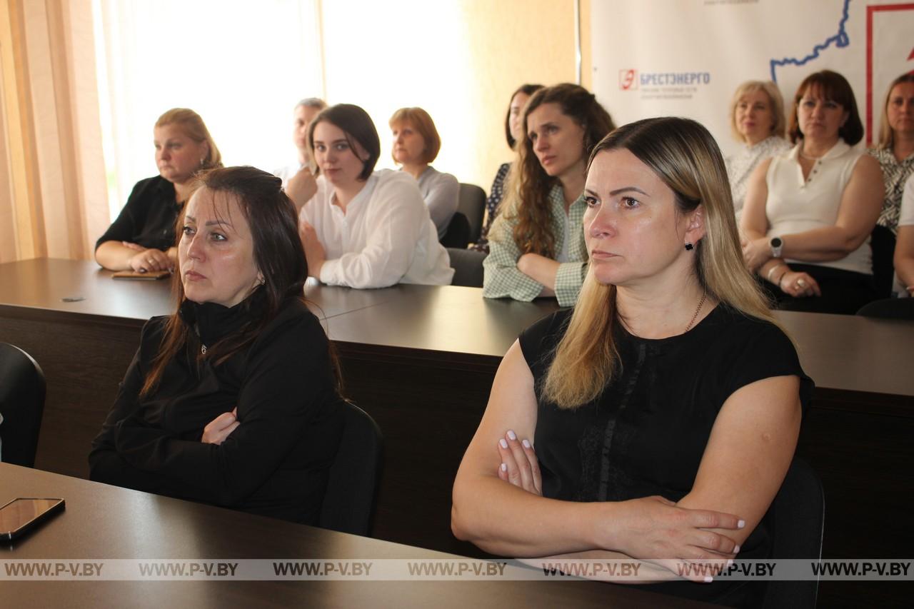 Передвижную выставку "Забвению не подлежит" презентовали в Пинских тепловых сетях