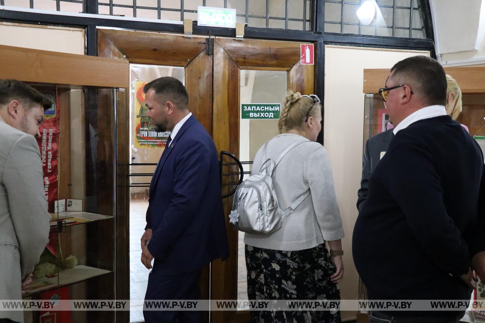 В Музее Белорусского Полесья открылась выставка «Герои земли полесской»