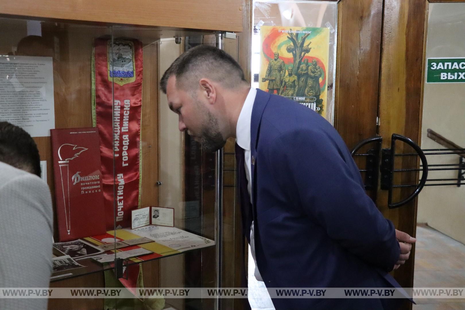 В Музее Белорусского Полесья открылась выставка «Герои земли полесской»
