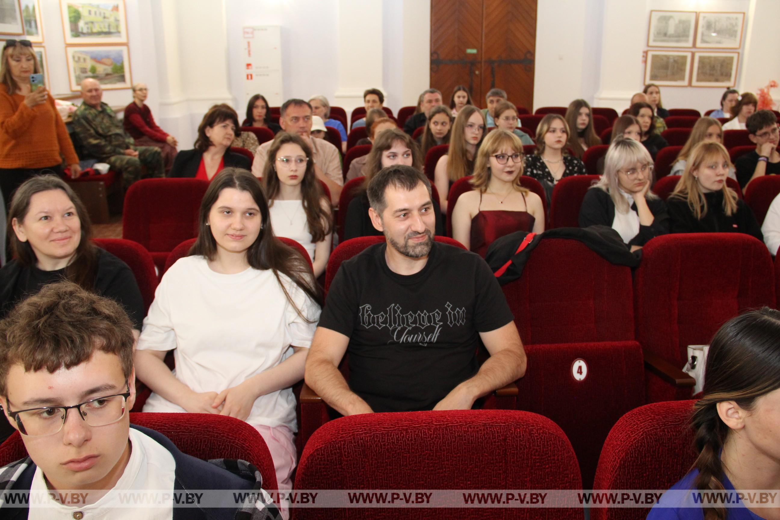 В пинской художке - выпускной
