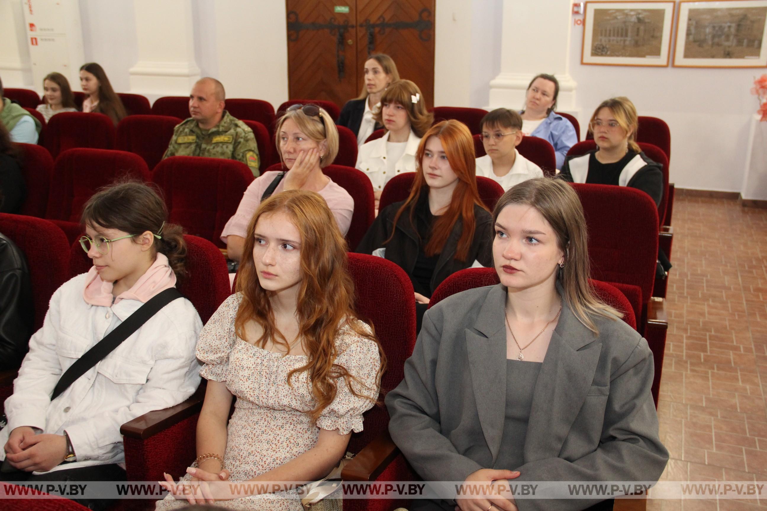 В пинской художке - выпускной