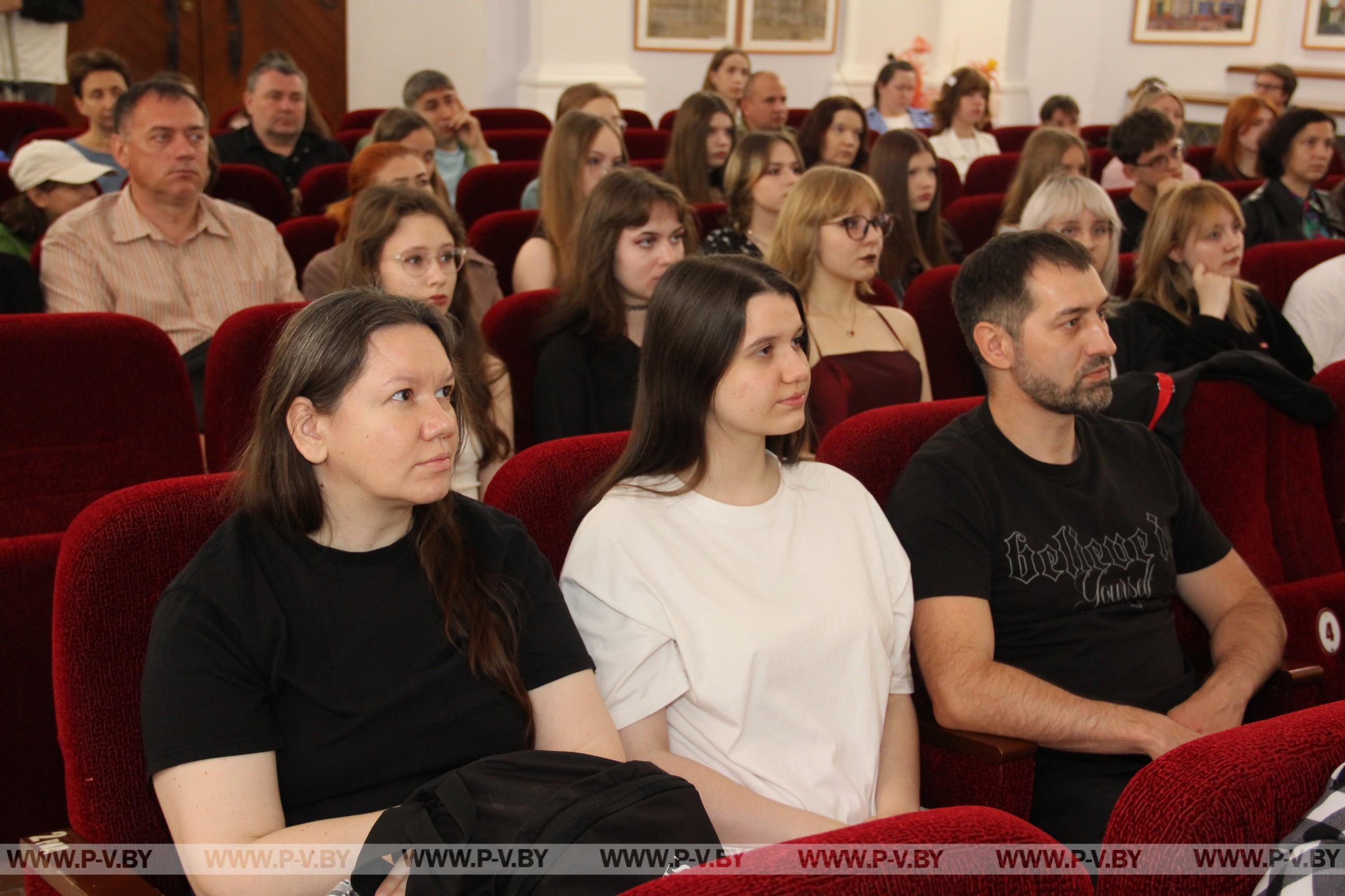 В пинской художке - выпускной
