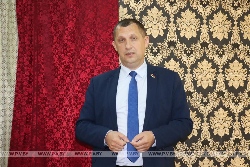 О воспитании молодёжи, ремонте дорог, «белом бусе» в Садовом говорили на встрече в Молотковичах