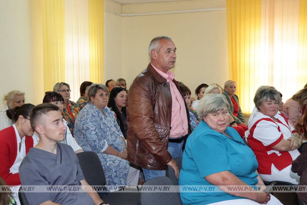 О воспитании молодёжи, ремонте дорог, «белом бусе» в Садовом говорили на встрече в Молотковичах