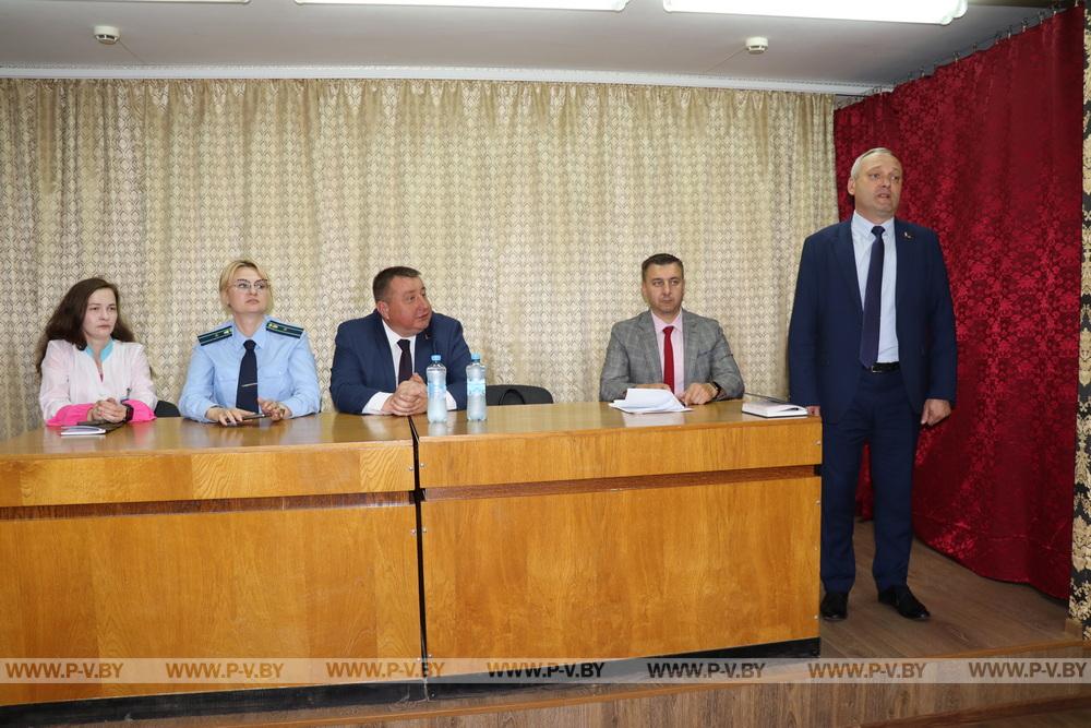 О воспитании молодёжи, ремонте дорог, «белом бусе» в Садовом говорили на встрече в Молотковичах
