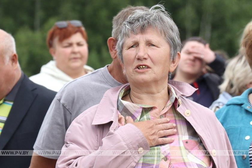 В Пинском районе установили памятник семье, которую заживо сожгли нацисты в июле 1943-го