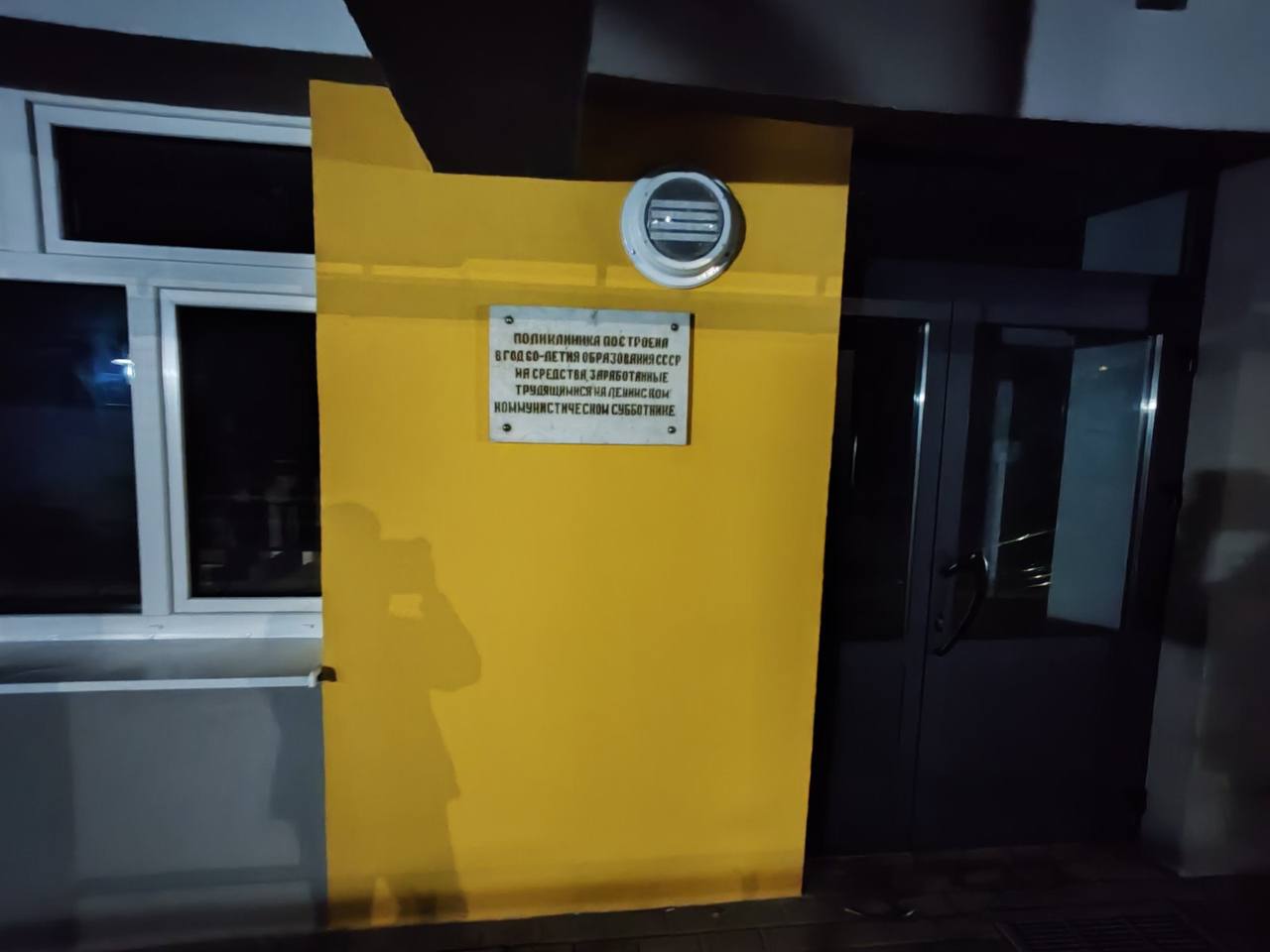 В Пинске завершается реконструкция детской поликлиники, возвращается мемориальная доска