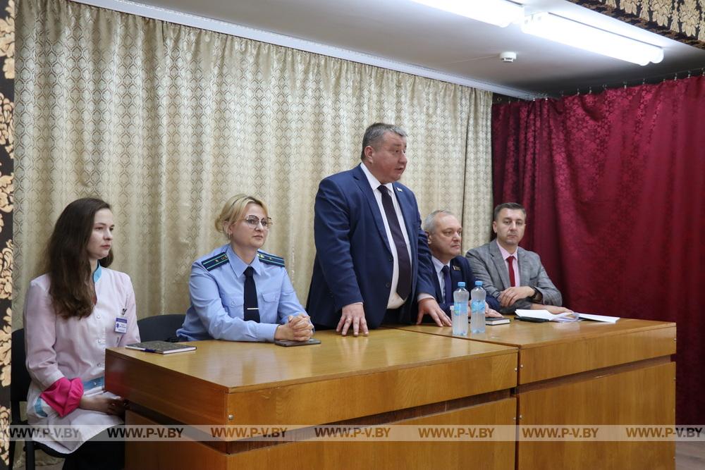 О воспитании молодёжи, ремонте дорог, «белом бусе» в Садовом говорили на встрече в Молотковичах