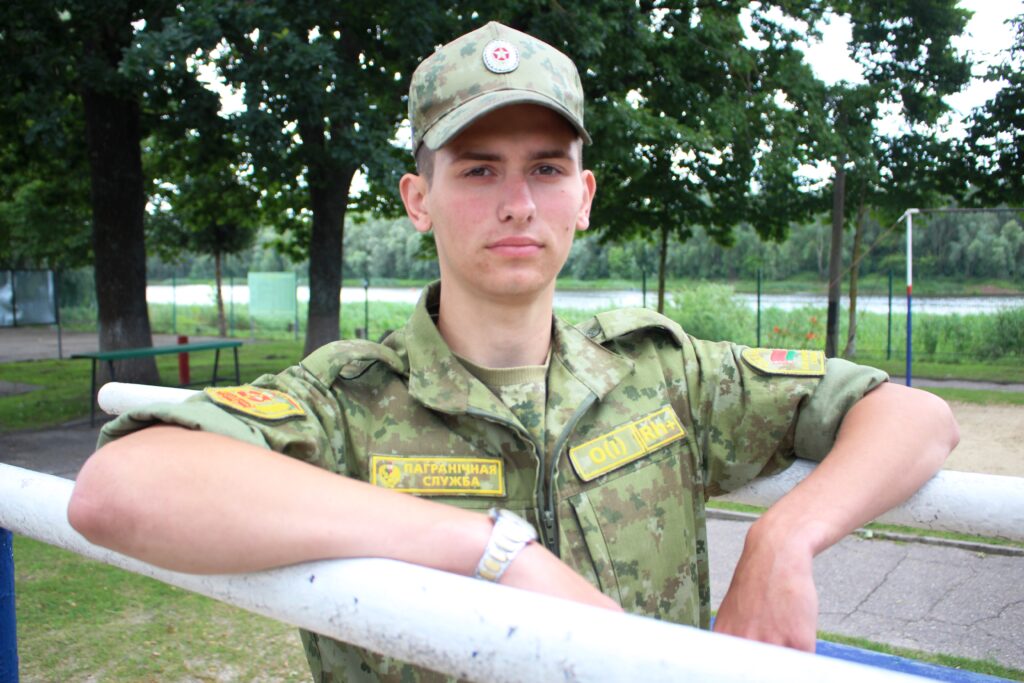 Пинчанин чтит память героя-прадеда, охраняя границы Родины Пинчанин чтит память героя-прадеда, охраняя границы Родины