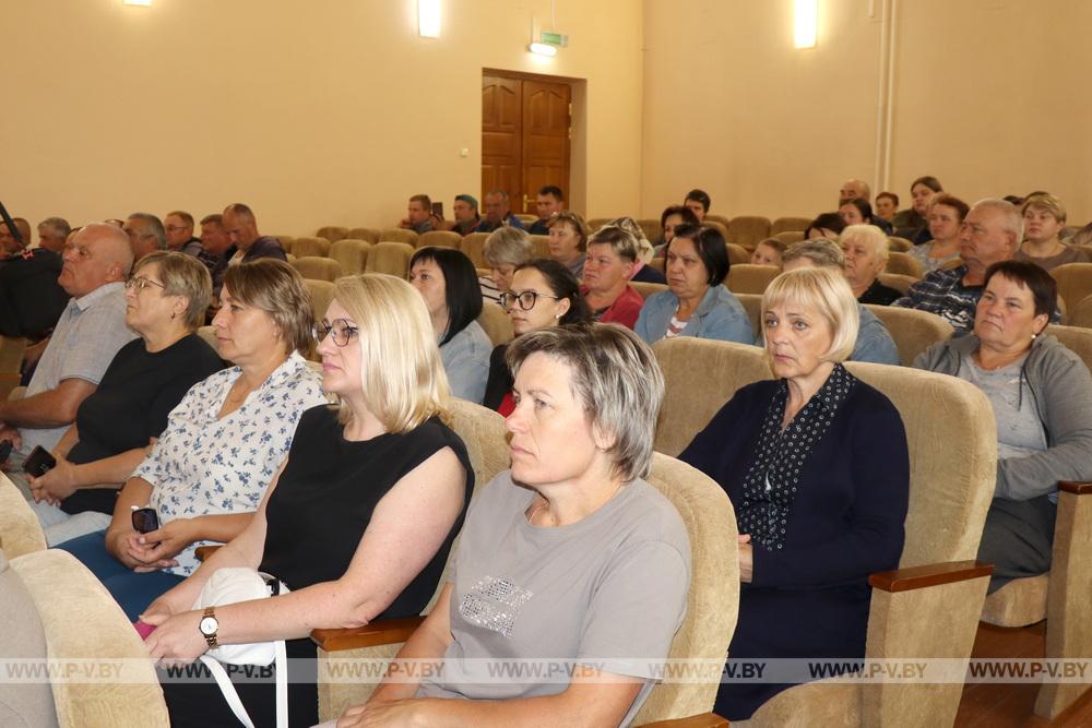 Министр Сергей Масляк встретился с жителями деревни Валище Пинского района