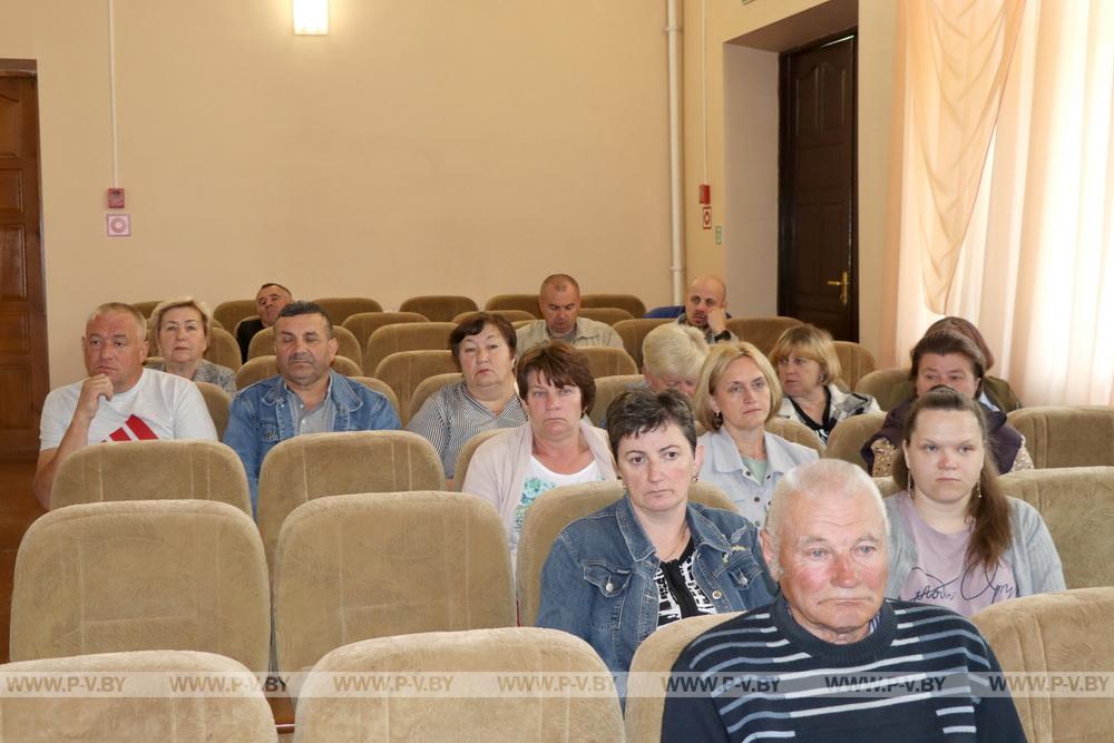 Министр Сергей Масляк встретился с жителями деревни Валище Пинского района