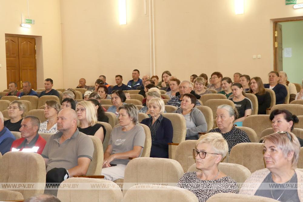 Министр Сергей Масляк встретился с жителями деревни Валище Пинского района