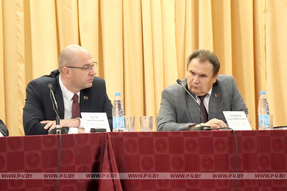 Министр Сергей Масляк встретился с жителями деревни Валище Пинского района