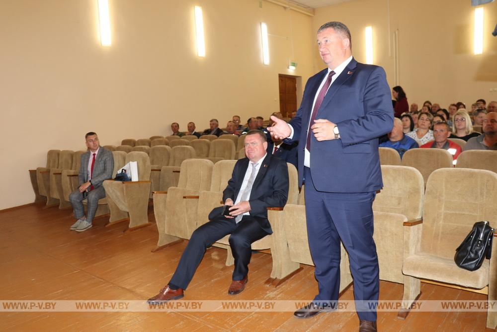 Министр Сергей Масляк встретился с жителями деревни Валище Пинского района