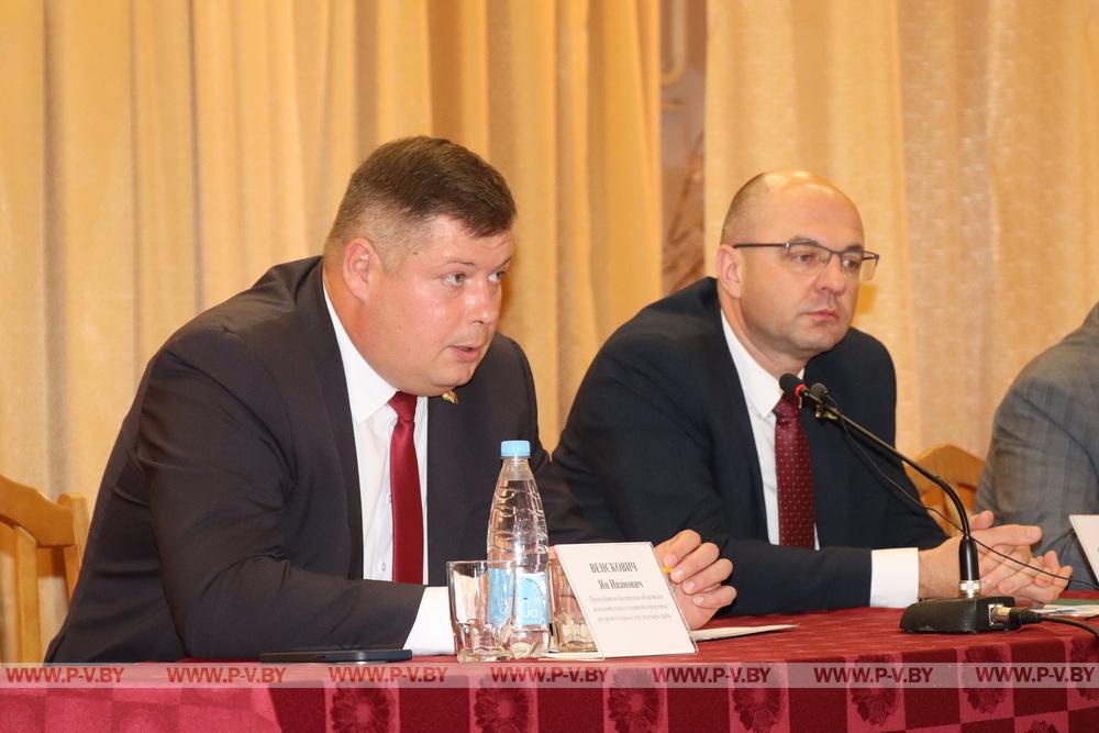 Министр Сергей Масляк встретился с жителями деревни Валище Пинского района