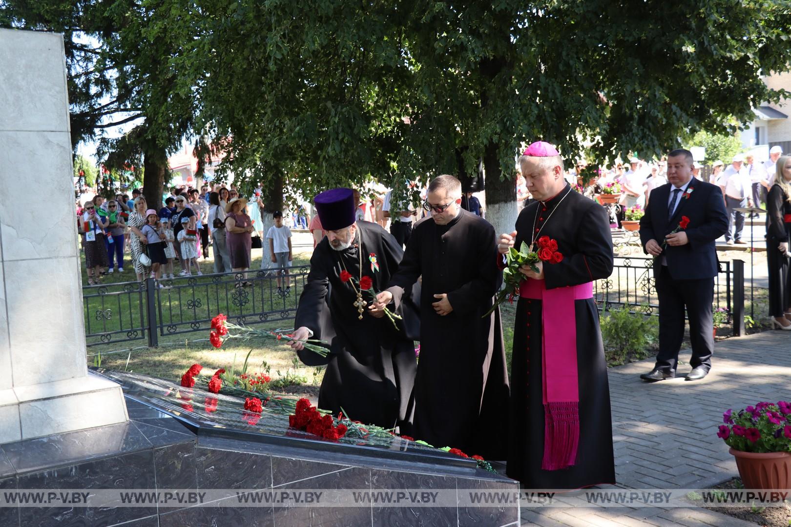 Праздничные мероприя "Квітней над мірным небам, Беларусь" проходят сегодня в  Логишине