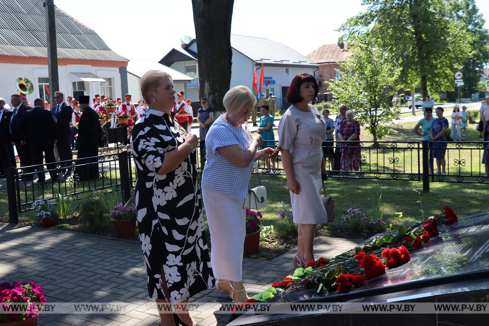 Праздничные мероприя "Квітней над мірным небам, Беларусь" проходят сегодня в  Логишине