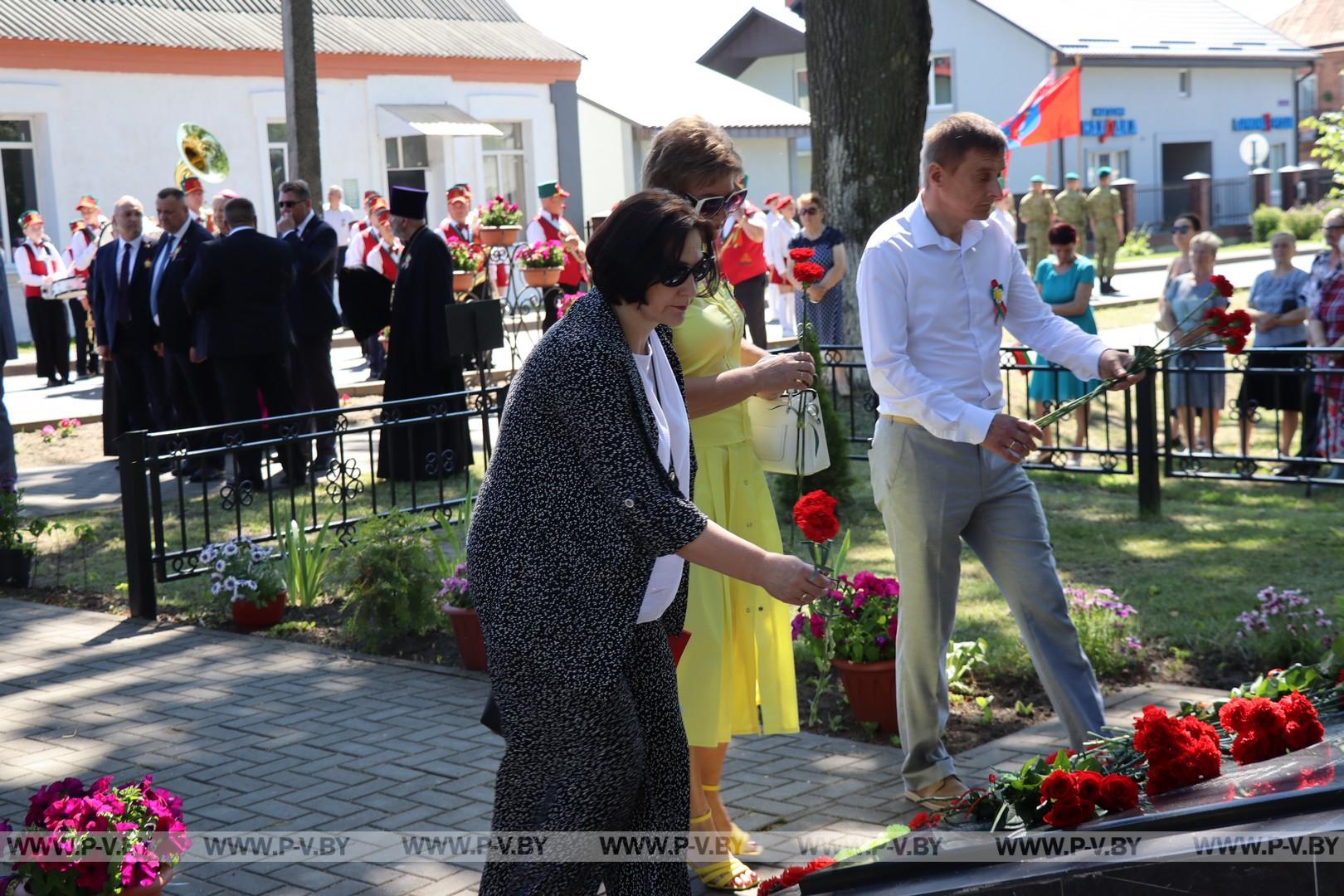 Праздничные мероприя "Квітней над мірным небам, Беларусь" проходят сегодня в  Логишине