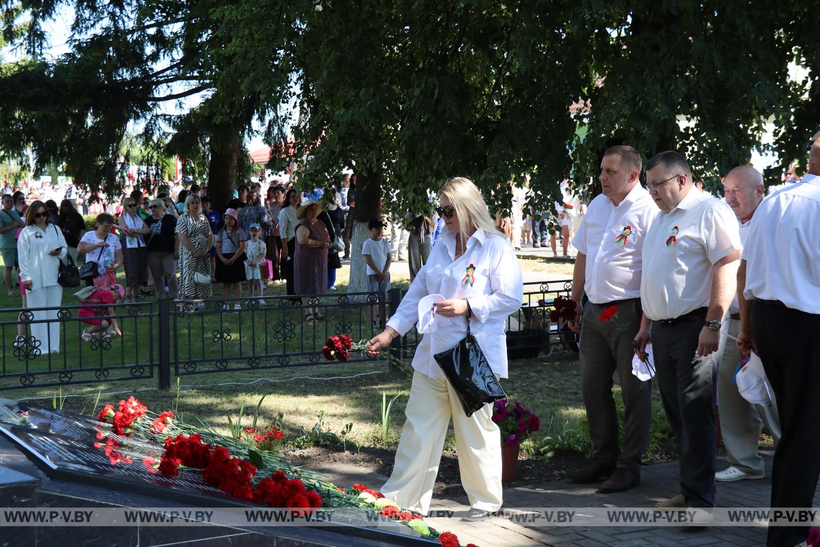 Праздничные мероприя "Квітней над мірным небам, Беларусь" проходят сегодня в  Логишине