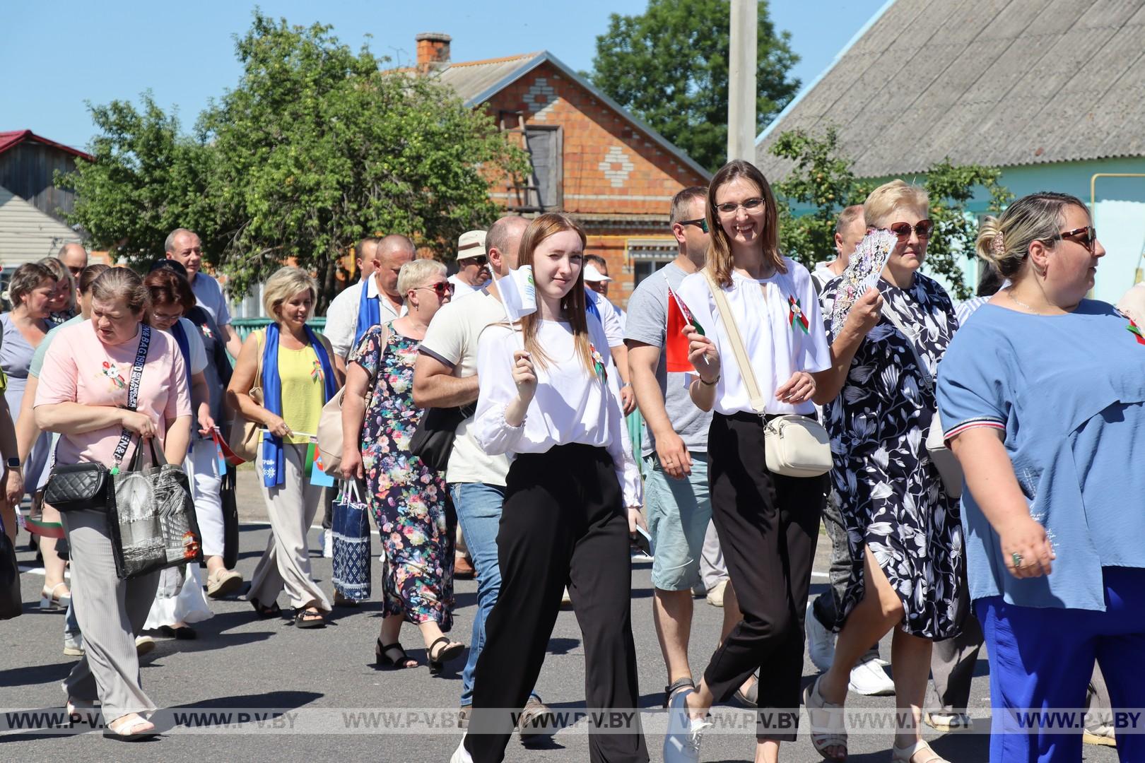 Праздничные мероприя "Квітней над мірным небам, Беларусь" проходят сегодня в  Логишине