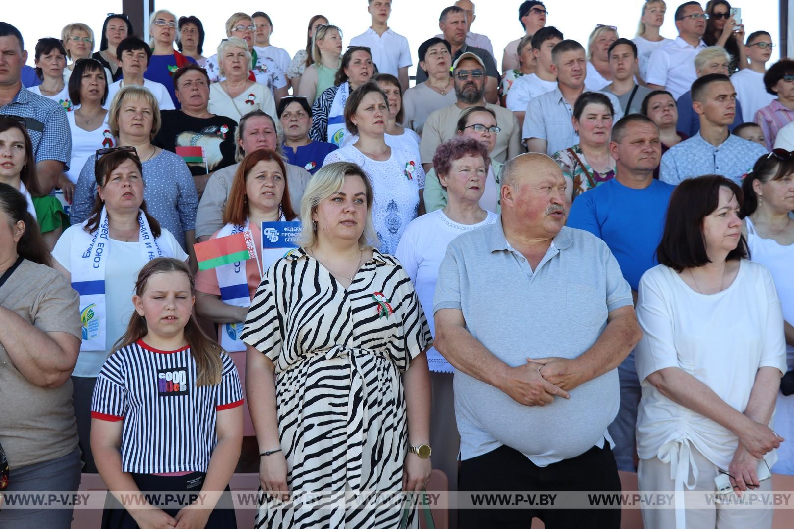 Праздничные мероприя "Квітней над мірным небам, Беларусь" проходят сегодня в  Логишине