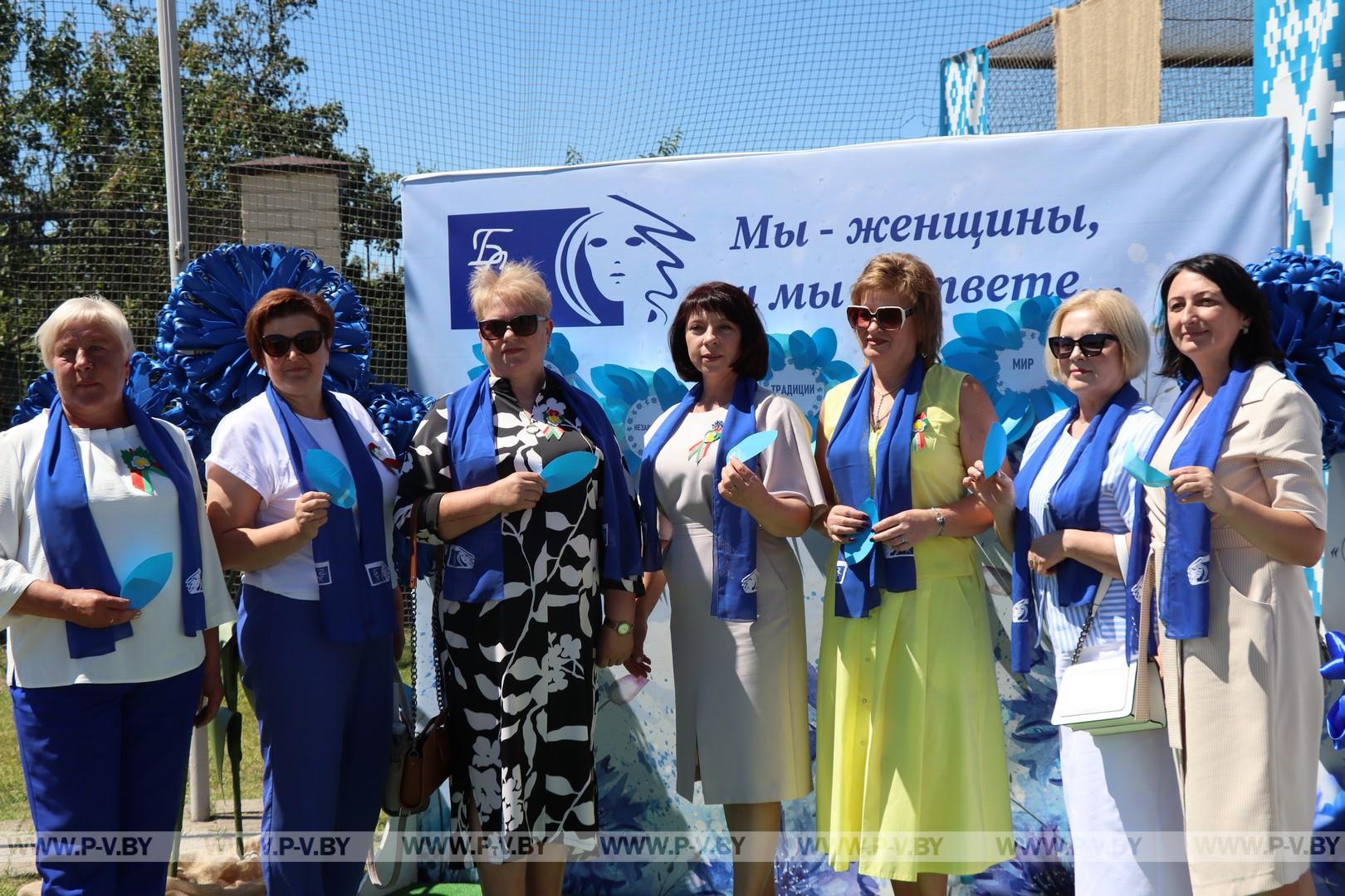 Праздничные мероприя "Квітней над мірным небам, Беларусь" проходят сегодня в  Логишине