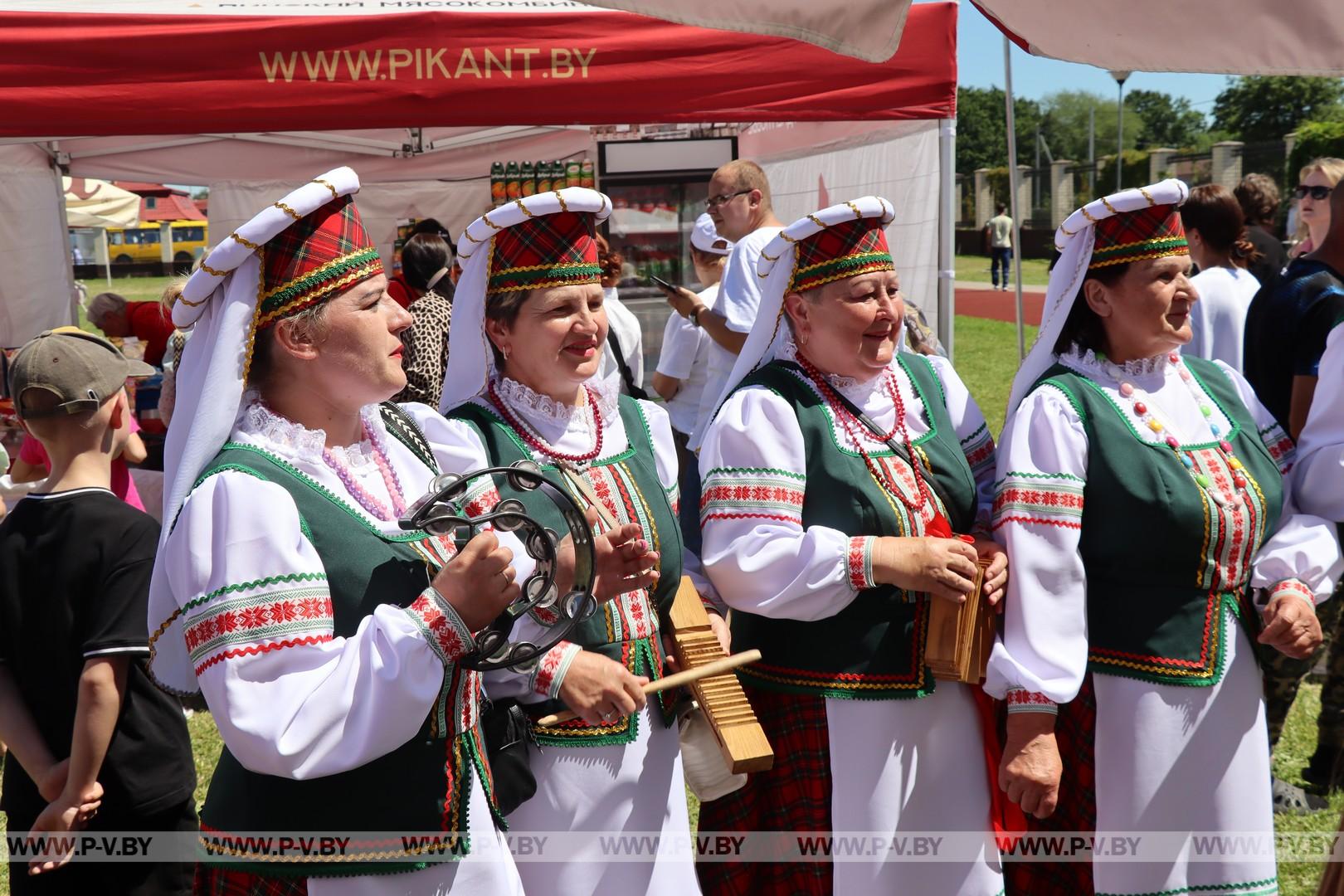 Праздничные мероприя "Квітней над мірным небам, Беларусь" проходят сегодня в  Логишине