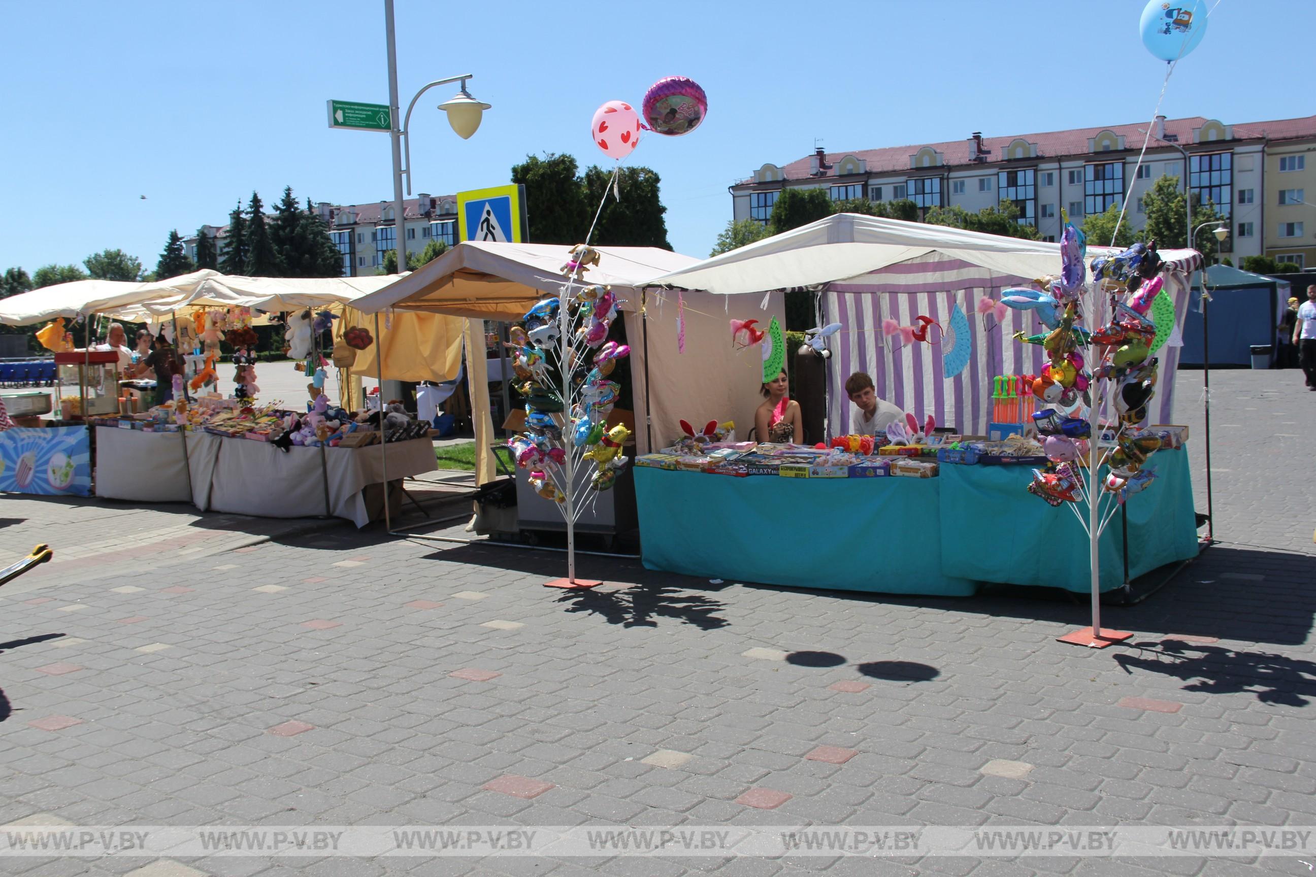 Площадь Ленина: пинчане и гости города уже пришли на праздник