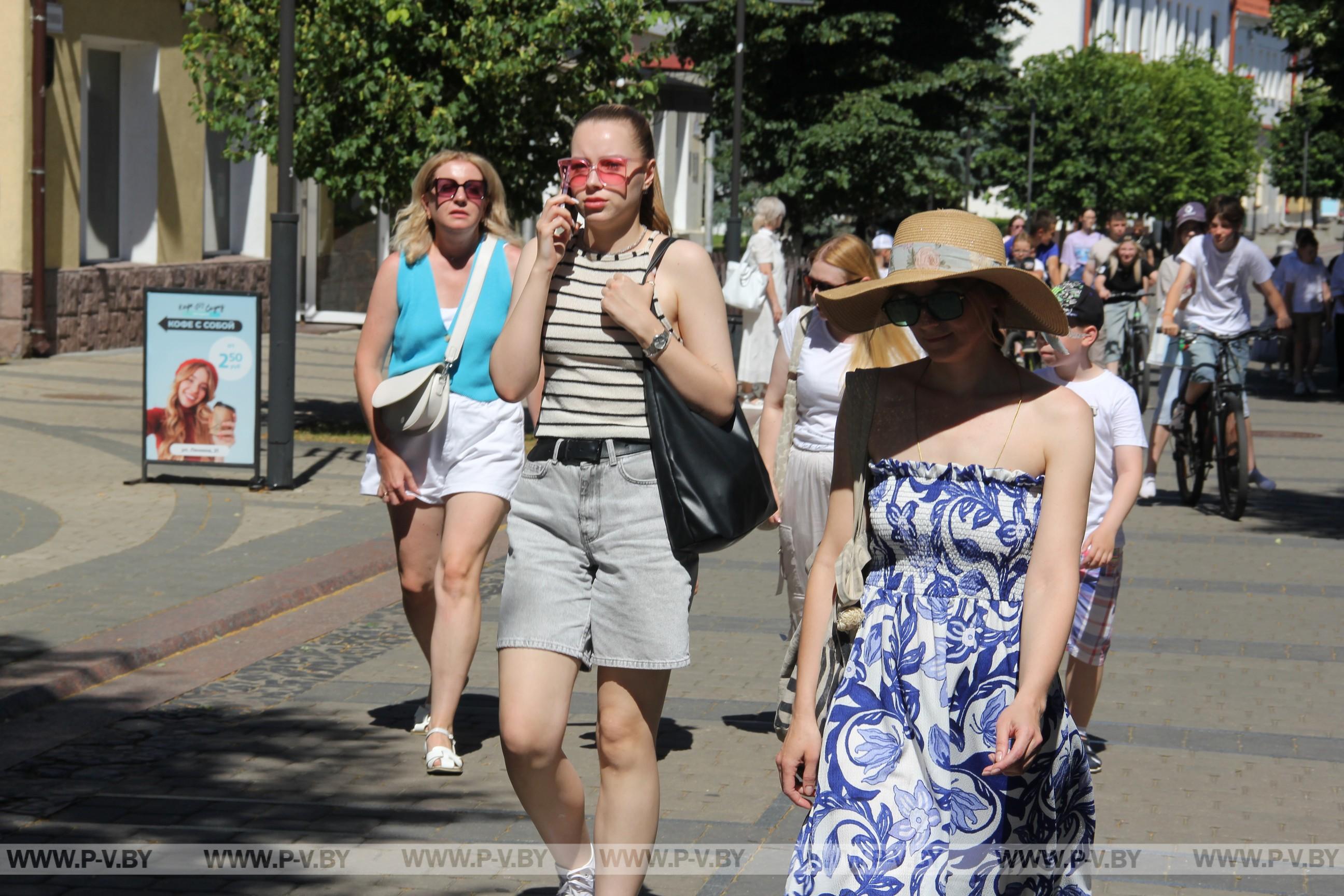 Площадь Ленина: пинчане и гости города уже пришли на праздник