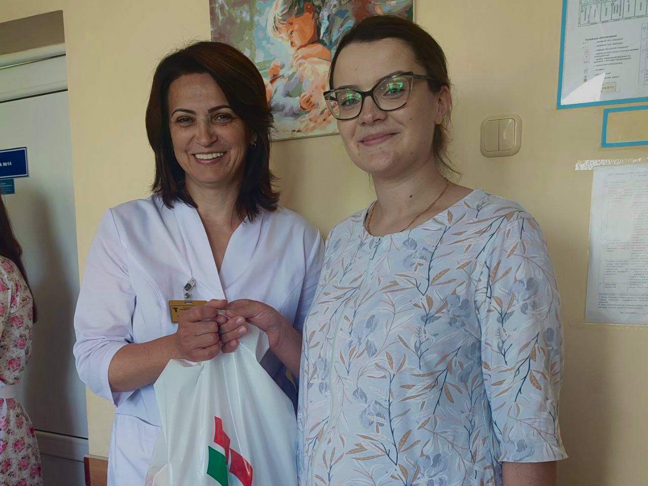 Акция "Белая Русь" с любовью к детям" – в Пинском роддоме