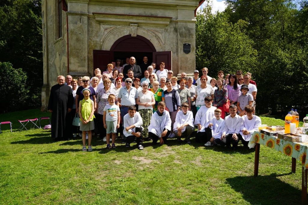 Памаліцца за ўсіх дзядуль сабраліся каталіцкія вернікі