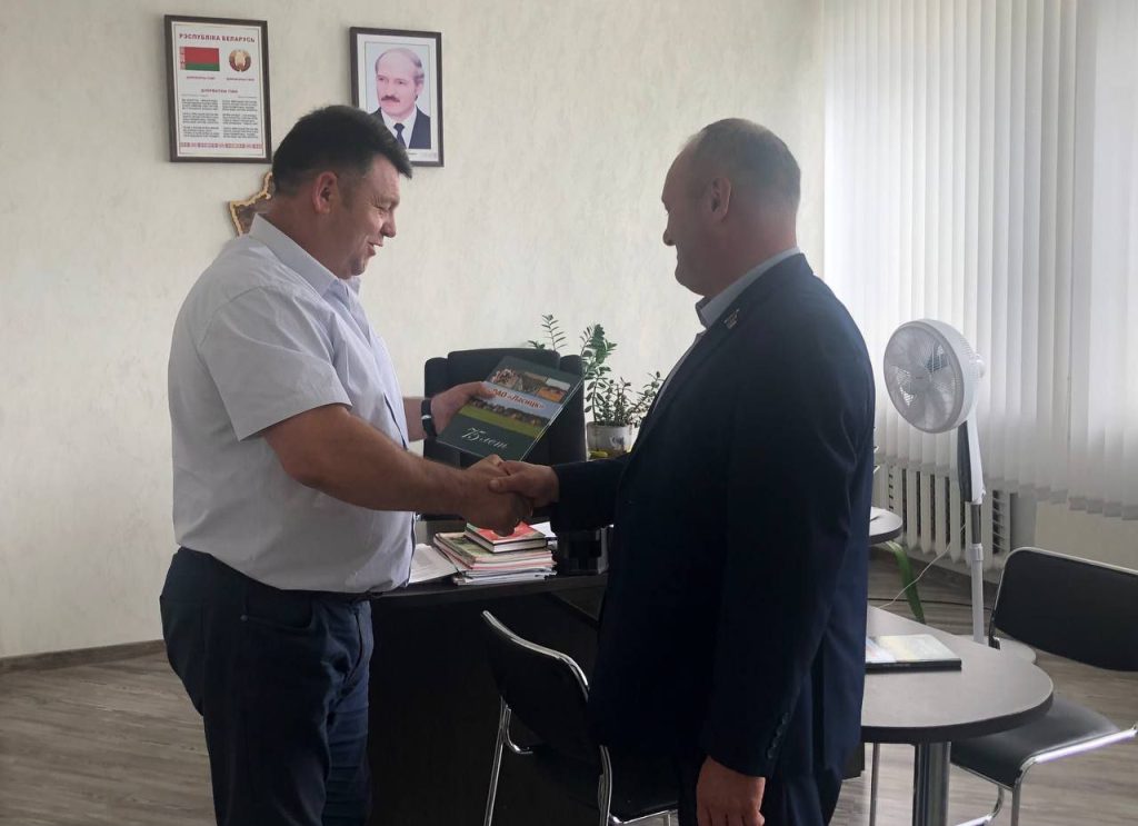 Владимир Колесникович провел выездной приём в Ласицком сельисполкоме