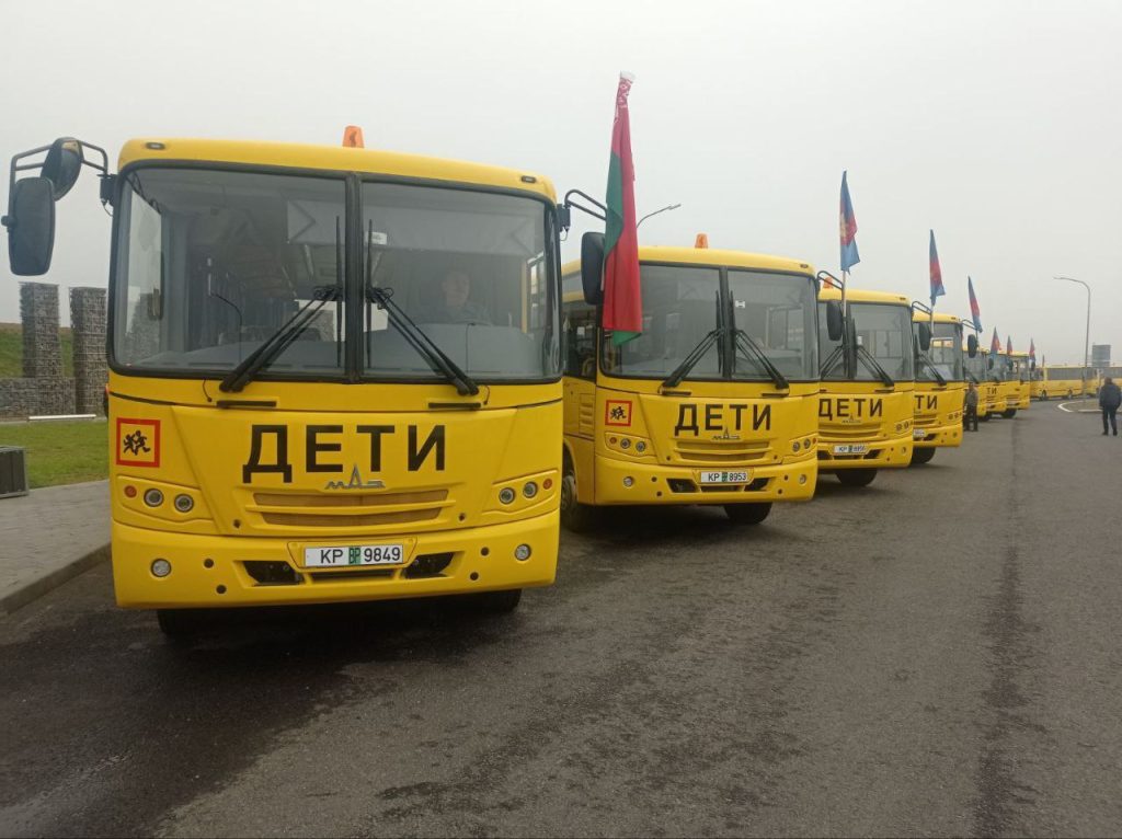 Новые школьные автобусы приехали в Пинский район