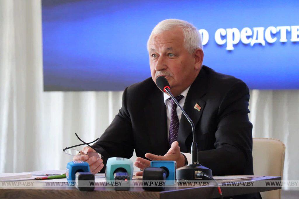 Пётр Пархомчык даў вялікую прэс-канферэнцыю журналістам Першага рэгіёна Пётр Пархомчык даў вялікую прэс-канферэнцыю журналістам Першага рэгіёна