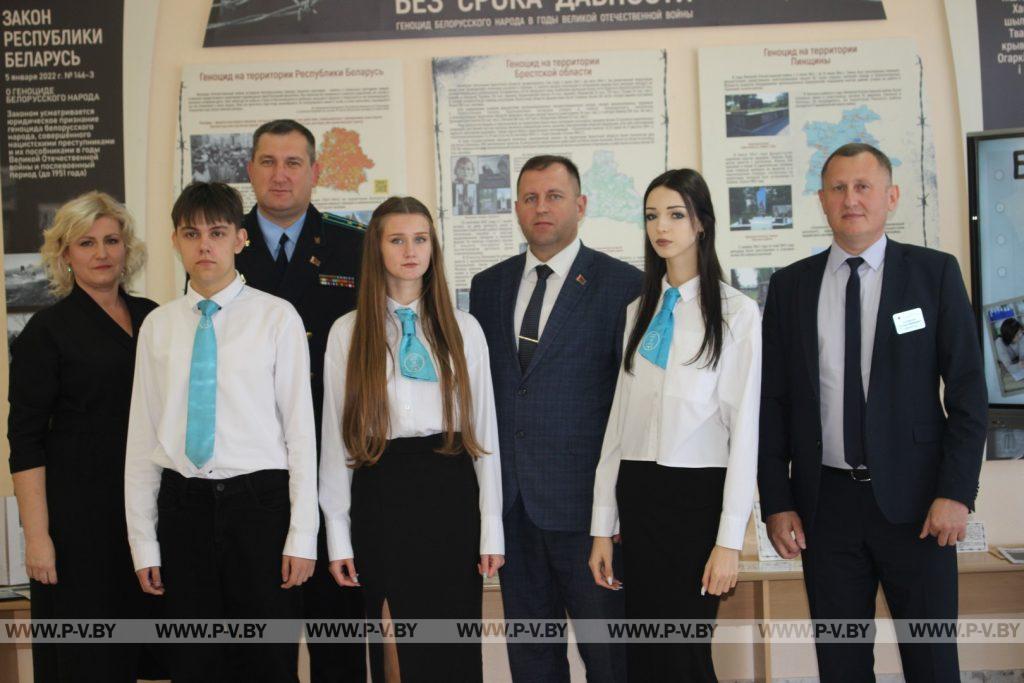 Средняя школа № 11 презентовала обновленную выставку