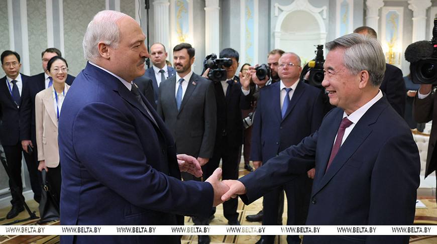 Мирный атом, переговоры в Кремле, инспекция на востоке и момент для Украины. Итоги недели Президента