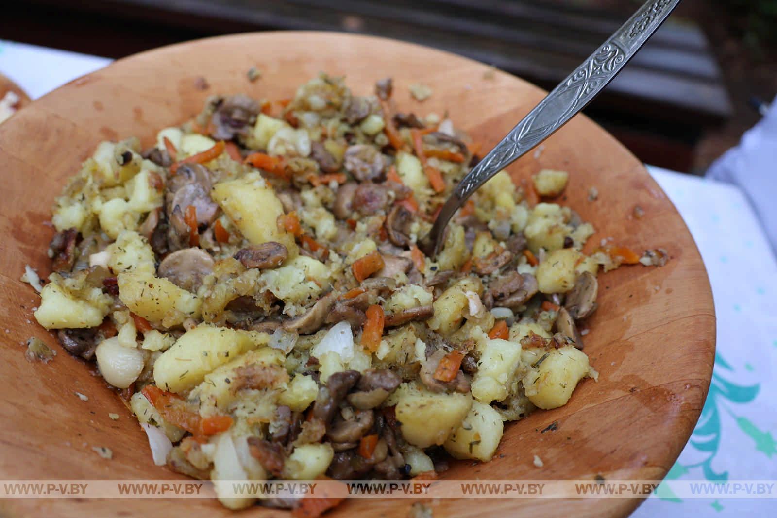 «Полешуки» и «Пинчуки» очаровали областной туристический слёт