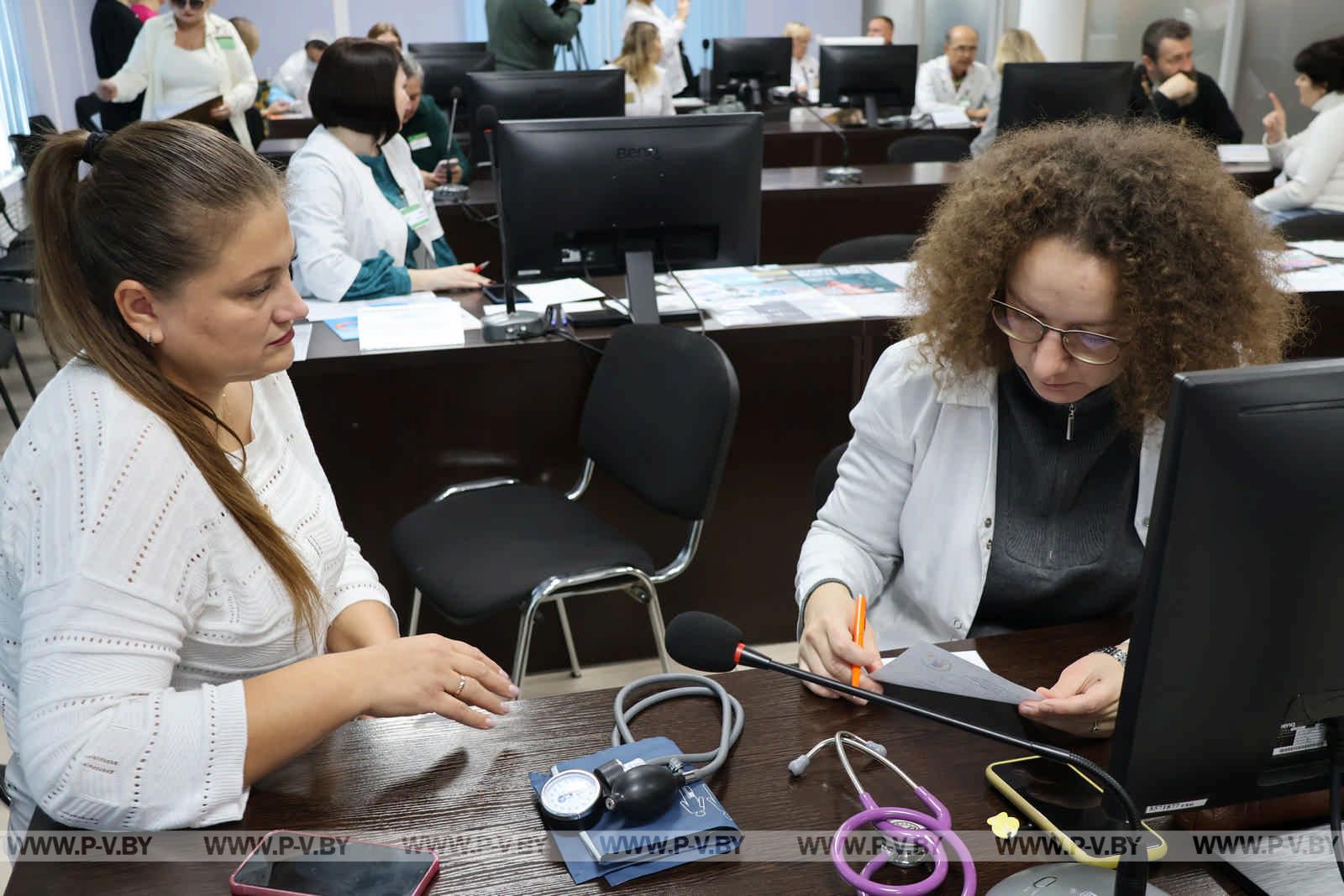 Не обращаясь в поликлинику, могли сделать ЭКГ, биохимический анализ крови, измерить давление